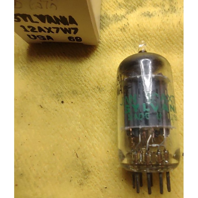 Sylvania 12AX7WA หลอดปรีแอมป์​ ผลิตอเมริกา NOS/NIB. สินค้าใหม่​แทน​ ​ECC82ผลิตปี1969. Logo ลบทดสอบทุกหลอด​ มีประกัน