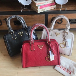 💕 Guess Lyra Bag With Embossed Logo