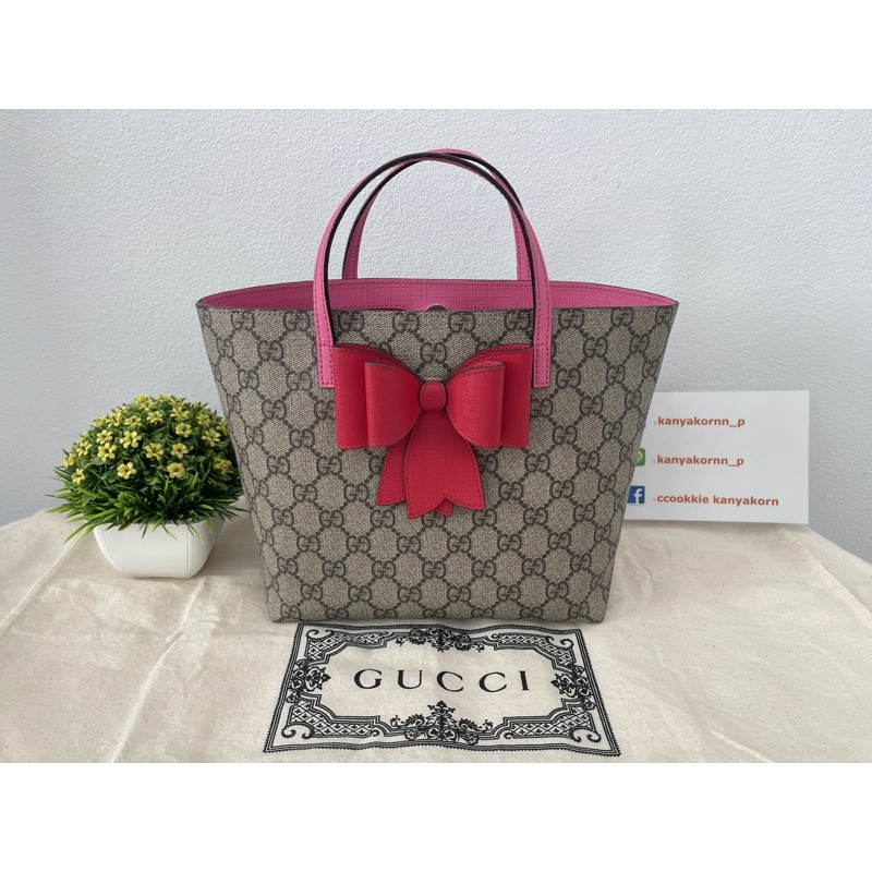 gucci tote kid bag น้องโบว์แดง น่ารักมากๆค่ะ สภาพสวย ทรงแข็งๆ หูจับแข็งเลยค่า