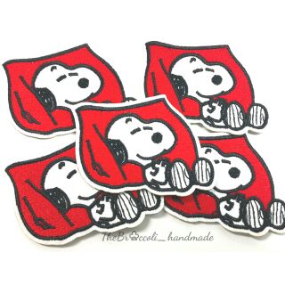 ตัวรีดติดเสื้อลายsnoopy  นอนหมอนแดง สนูปปี้น่ารักๆ