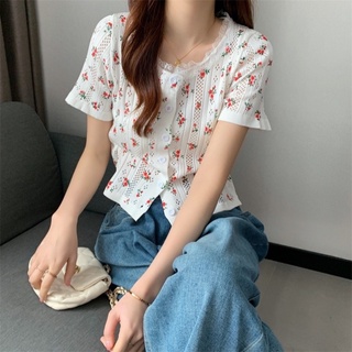 เสื้อท็อปแขนสั้น ผ้าถัก แต่งลูกไม้ ลายดอกไม้ สไตล์เกาหลี สําหรับผู้หญิง
