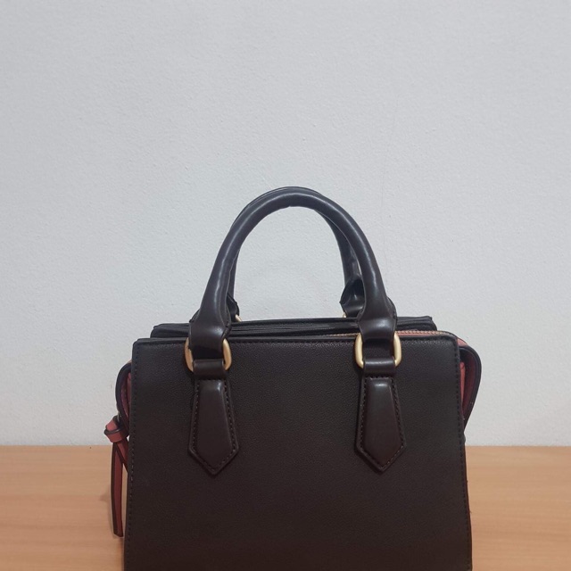 กระเป๋า zara