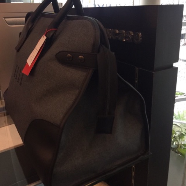 กระเป๋าเดินทางแสนคลาสสิค Esprit