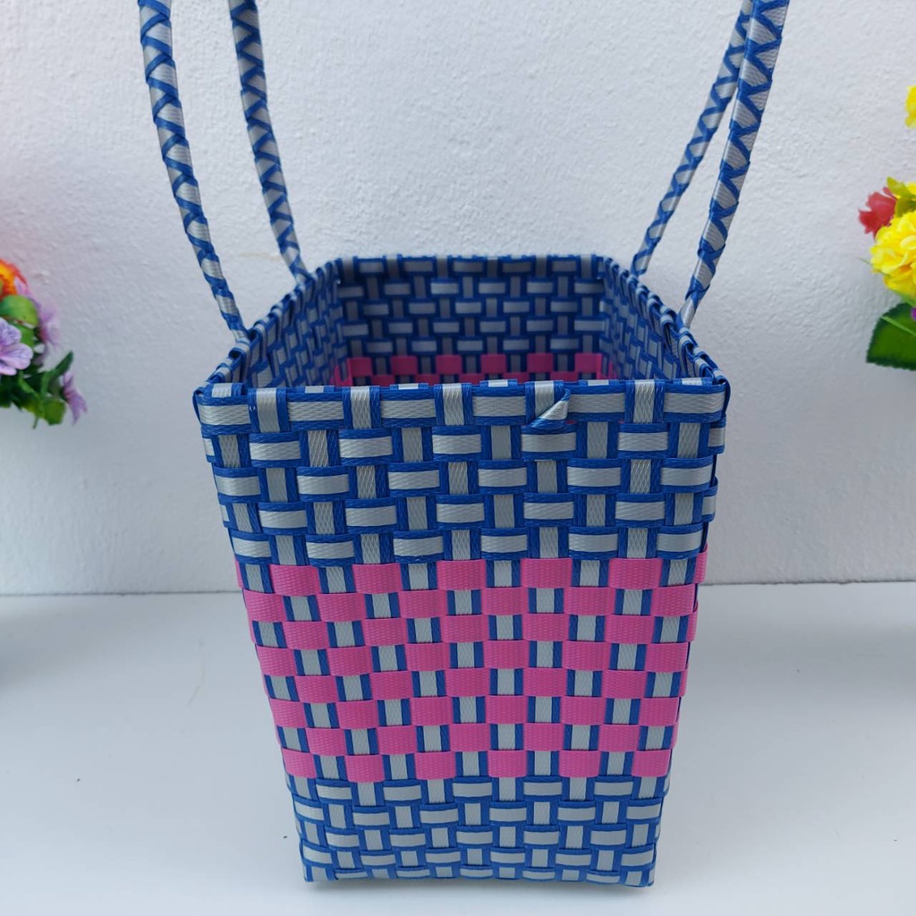 ตระกร้าสานเส้นพลาสติก ตระกร้าจ่ายตลาด กระทัดรัด ขนาด กว้าง17ยาว29สูง22 CMขอบปาก