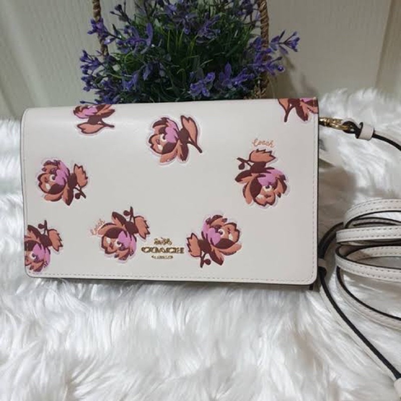 (ผ่อน0%) กระเป๋าสะพายข้าง COACH Ladies Floral Print Hayden Foldover Crossbody Clutch 79455 หนังแท้สีขาว ลายดอกไม้สีชมพู