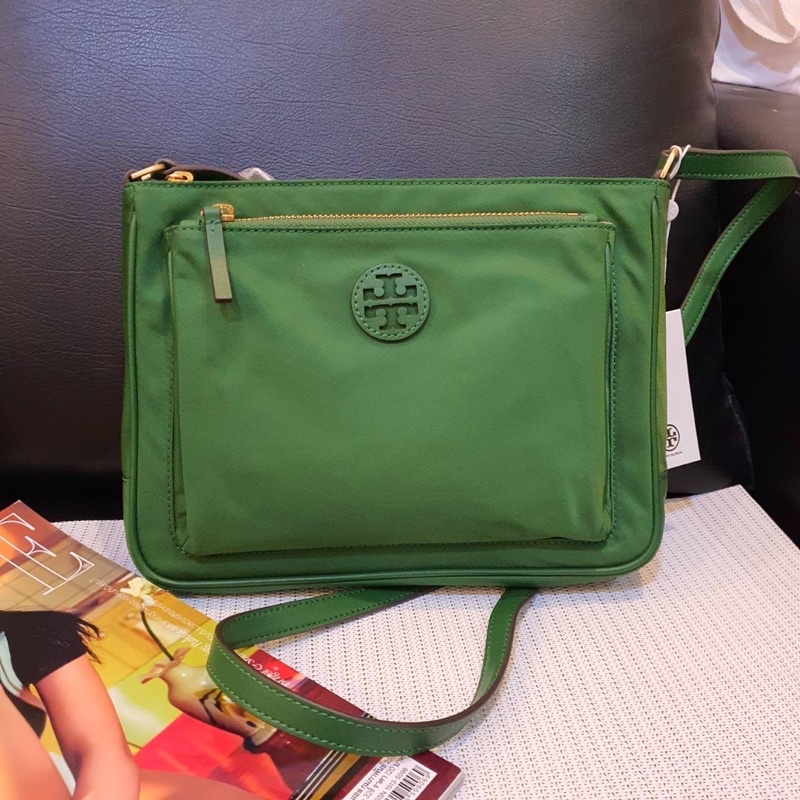 🎀 (สด-ผ่อน) กระเป๋าสะพายสีเขียวไนลอน 10 นิ้ว Tory Burch 88365 Swingpack Nylon Cross Body Bag