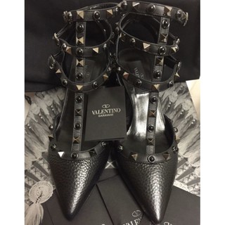 New💓Valentino Rockstud roll noir  heel 2.5" size 35.5  อุปกรณ์ครบ ของแท้ 💯%