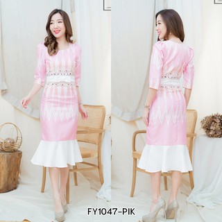 (S-2XL) ชุดเดรสยาวคอเหลี่ยม ลายกราฟฟิกไทย สีชมพู IFY1047
