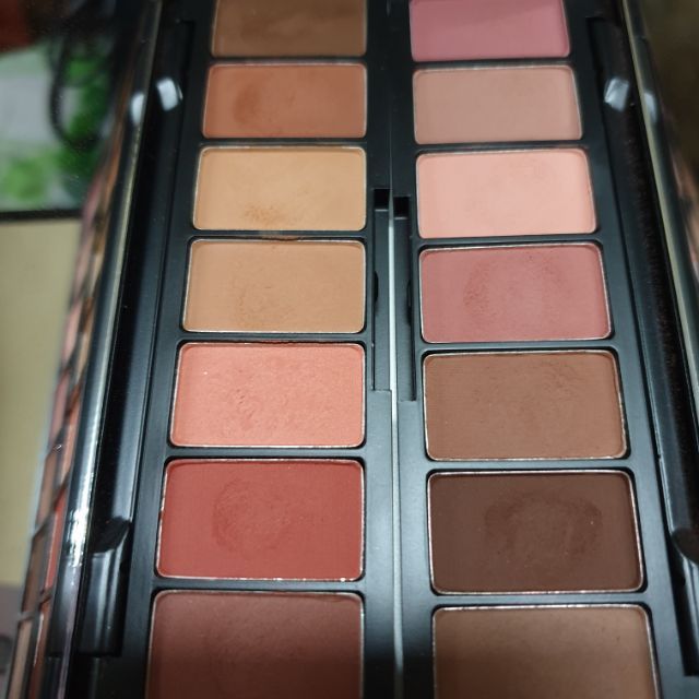 ส่งต่อ wakemake pocket styler eyeshadow palette