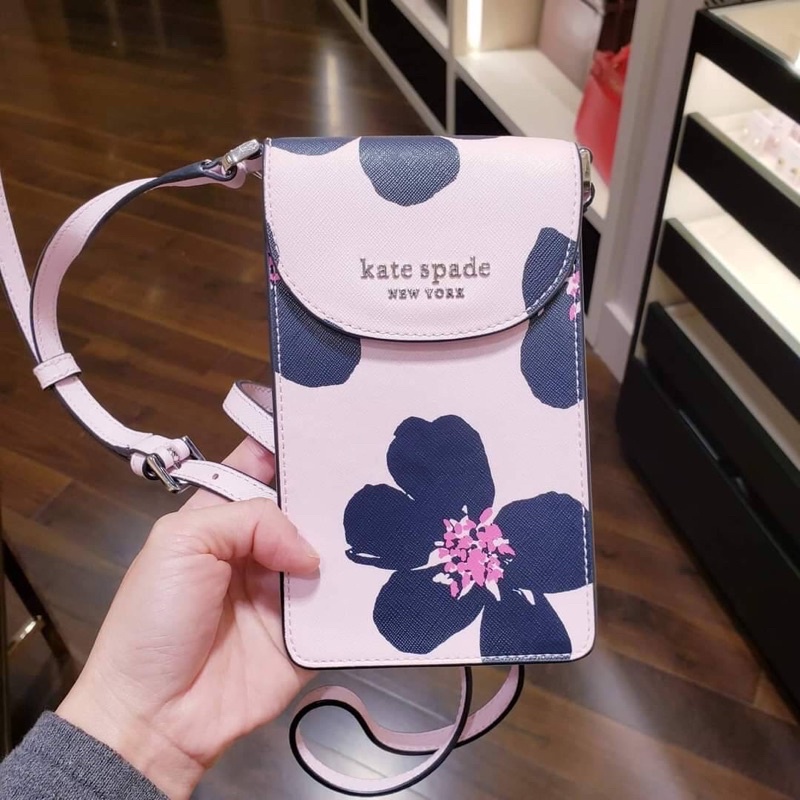 Kate spade ns flap phone crossbody กระเป๋าใส่โทรศัพท์สะพายข้าง หนังซาเฟียโน่ ลายดอกไม้