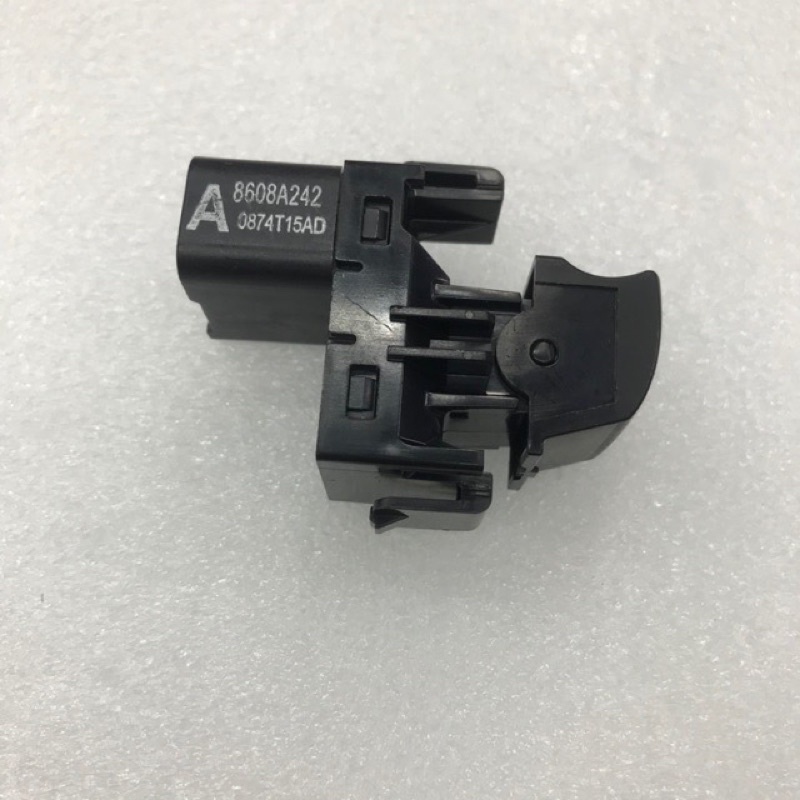 ลองเข้ามาดูสินค้า สวิทช์กระจกไฟฟ้า ข้างซ้าย สำหรับ Mitsubishi Triton / Pajero 2015-2020