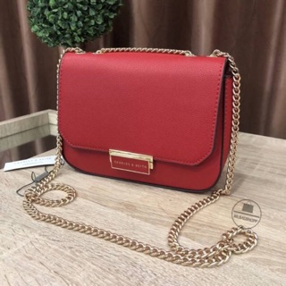CHARLES &amp; KEITH PUSH-LOCK CHAIN SLING BAG (outlet). สีแดง