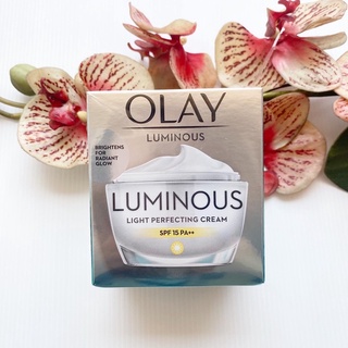 50 g. ผลิต 01/23 Olay Luminous Light Perfecting Day Cream SPF15 โอเลย์ ลูมินัส ไลท์ เพอร์เฟคติ้ง เดย์ ครีม กล่องเขียว