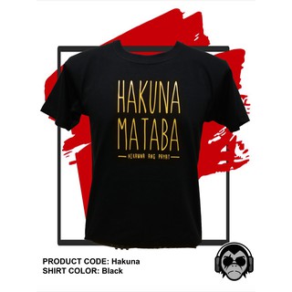 เสื้อเชิ้ตแถลงการณ์ HAKUNA mataba hikaw na payat Hbd