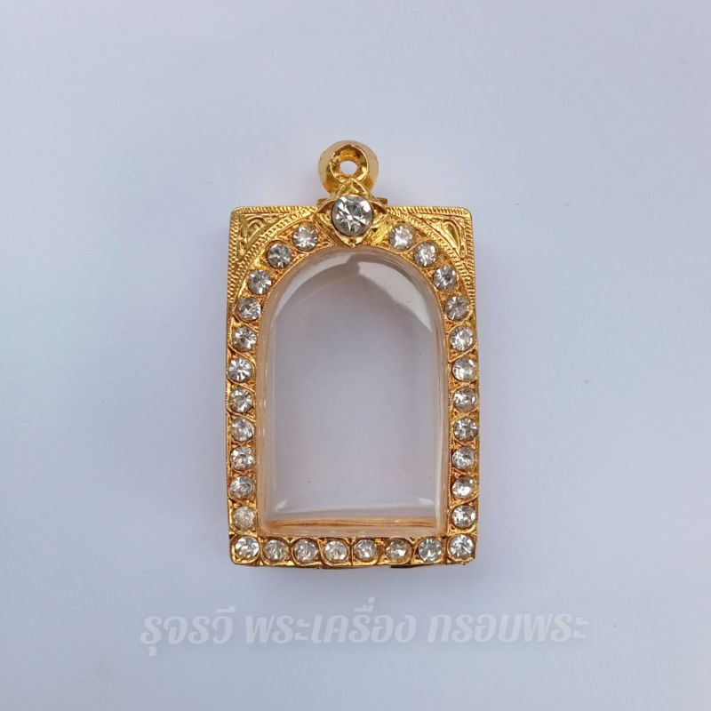 กรอบพระชุบทองฝังเพชร ใส่พระสมเด็จ [ กว้าง2.5*สูง3.7cm(ขนาดจอกระจก) ]