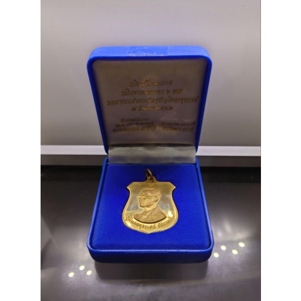 เหรียญอาร์ม 6รอบ เหรียญ ที่ระลึกมหามงคลเฉลิมพระชนมพรรษา ในหลวง ร9 ครบ 6 รอบ เนื้อทองทิพย์ ปี 2542 พร้อมกล่อง #จี้เหรียญ
