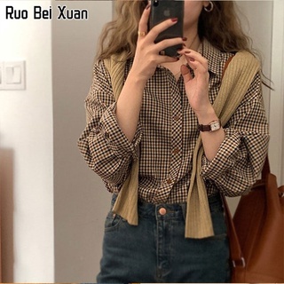 RUO BEI XUAN เสื้อลายสก๊อตสีกาแฟ2022ซ้อนกันสบายๆหลวมแขนยาวเสื้อบอททอม