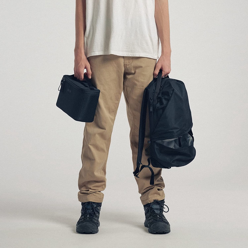 URTH Arkose 20L Backpack + Camera Insert (Black/Ash Grey/Beige) Weatherproof สินค้าประกันศูนย์ไทย [UBBKPCCB20A]