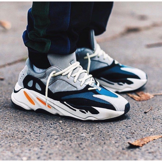 Adidas Yeezy 700
