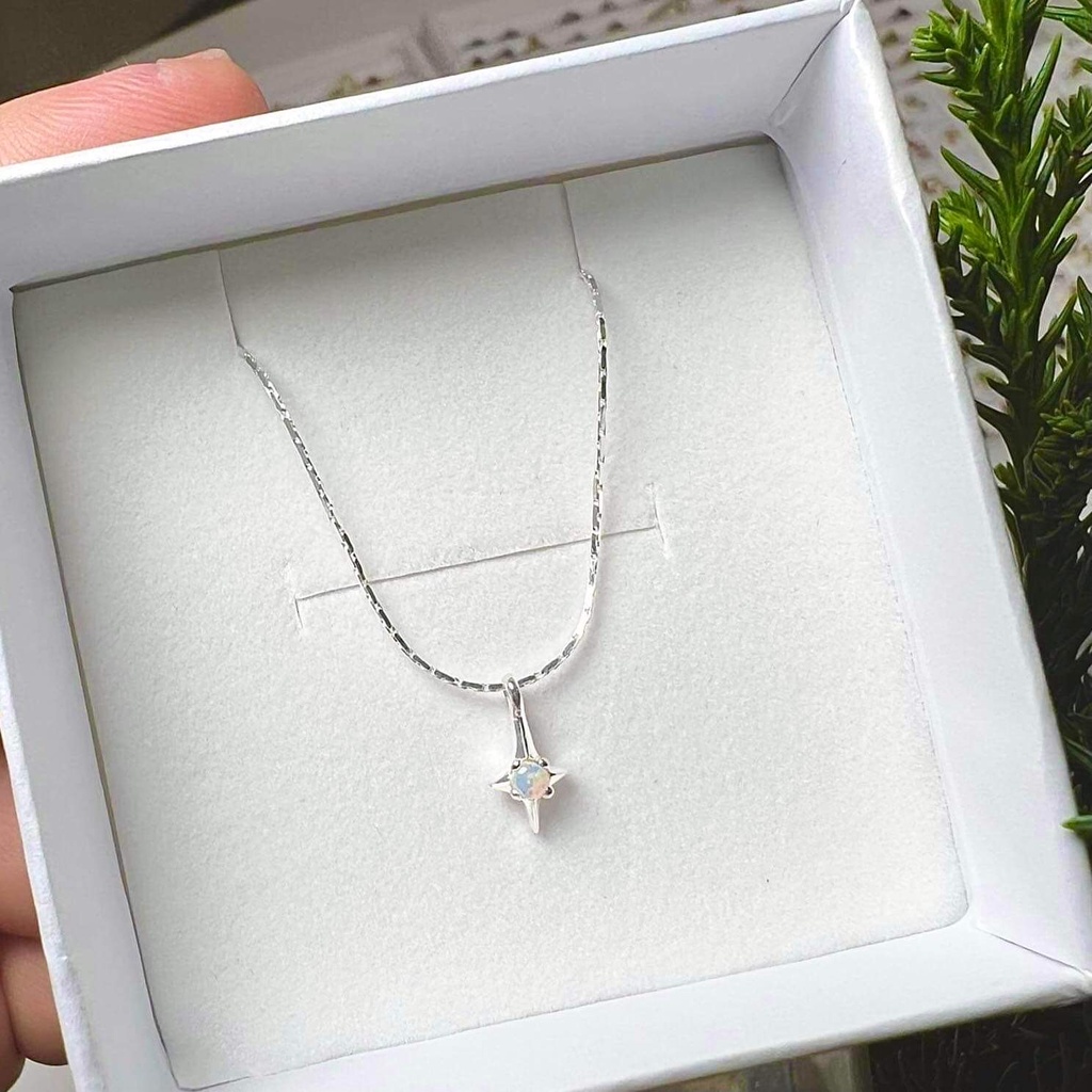 (โค้ด DMEBK ลด 120.-) Winterwinter Jewelry Silver925 : เครื่องประดับเงินแท้ เงินแท้925 สร้อยเงินประดับพลอยจิ๋ว จี้รูปดาว