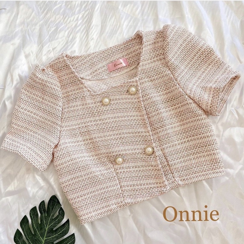 📍พร้อมส่ง เสื้อ Crop Onnie Freesize