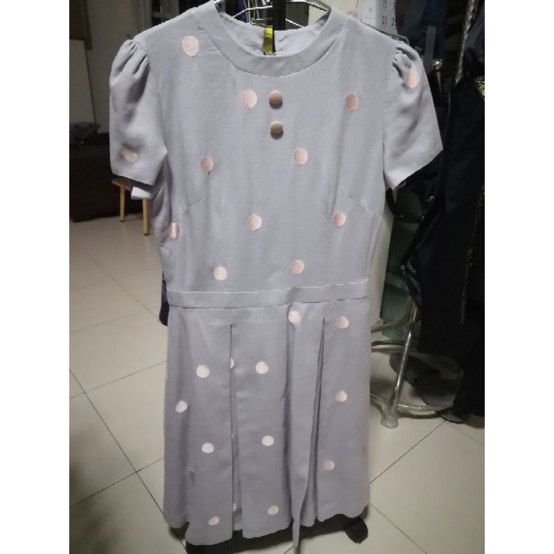 ส่งต่อ เดรส omeshop linen เทาปักโอรส ไซส์ s มือ 2