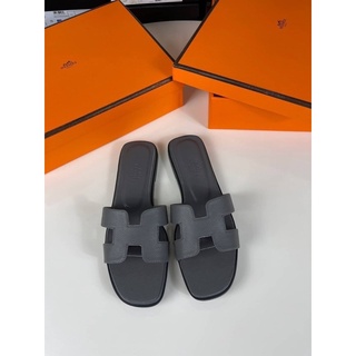 รองเท้าแตะ HERMES ORAN SANDAL ORIGINAL งานนี้บอกเลยหนังเรียบเนียนสวยมาก หนังแท้100%