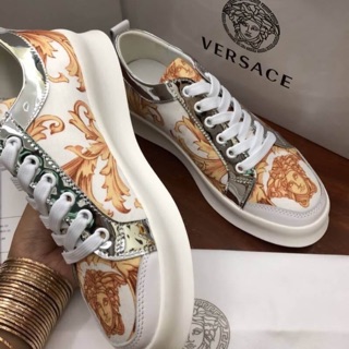 รองเท้า versace พร้อมส่งพร้อมกล่อง