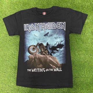 เสื้อยืด พิมพ์ลายวงร็อค Iron Maiden The Writing On The Wall # Fender Ibanez Gibson Guitar Yamaha Cort F310 Sqoe ผ้าฝ้าย