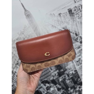 กระเป๋าสะพายข้าง Coach Hayden Crossbody In Signature Canvas