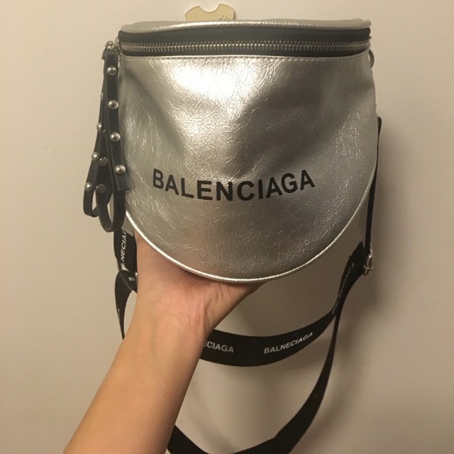 กระเป๋าคาดอก หนังแท้ค่ะ balenciaga