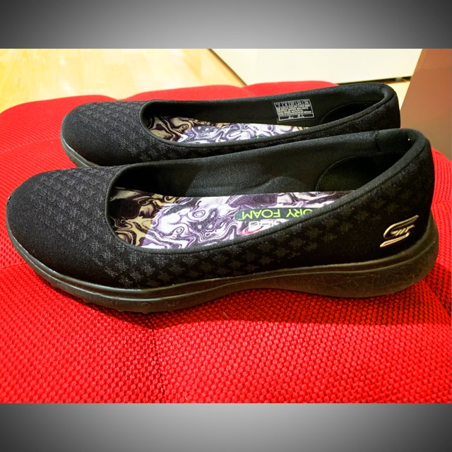รองเท้า Skechers Memory Foam เบอร์ 37 ใส่ไป 2 ครั้ง สภาพใหม่มาก#skechers ราคาในห้าง 2,000 up #รองเท้าเพื่อสุขภาพ เบามาก