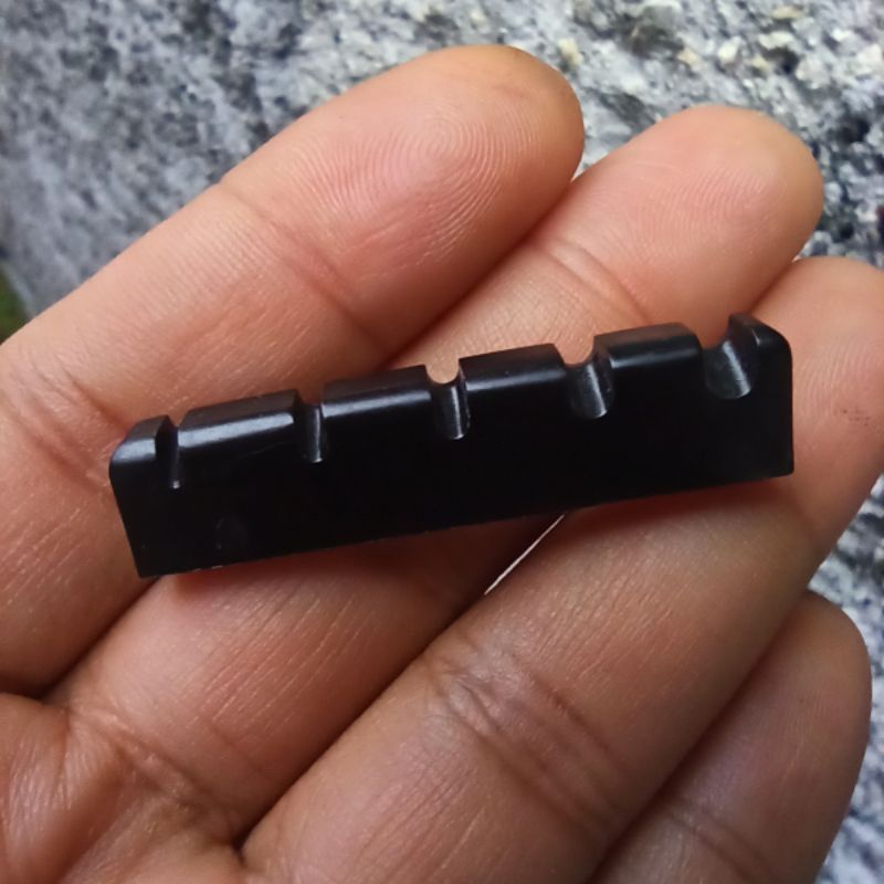 NUT BASS 5 สายสีดํา ขนาดยาว 42mm คุณภาพดี