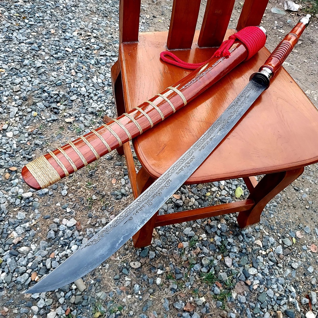 มีดดาบ ดาบไทย มีดอรัญญิกแท้ ใบมีดยาว 23.5 นิ้ว ใบมีดเหล็ก S50C ตอกลายสวยงาม ด้ามไม้ ฝักไม้ สินค้าพรี