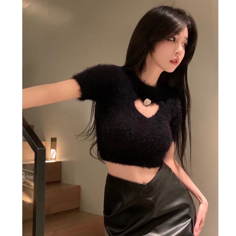 💕Miki-Shop*😍พร้อมส่ง*เสื้อครอปผ้าขนนิ่ม โชว์อกหัวใจ ผ้านิ่มนุ่มมากแม1688*