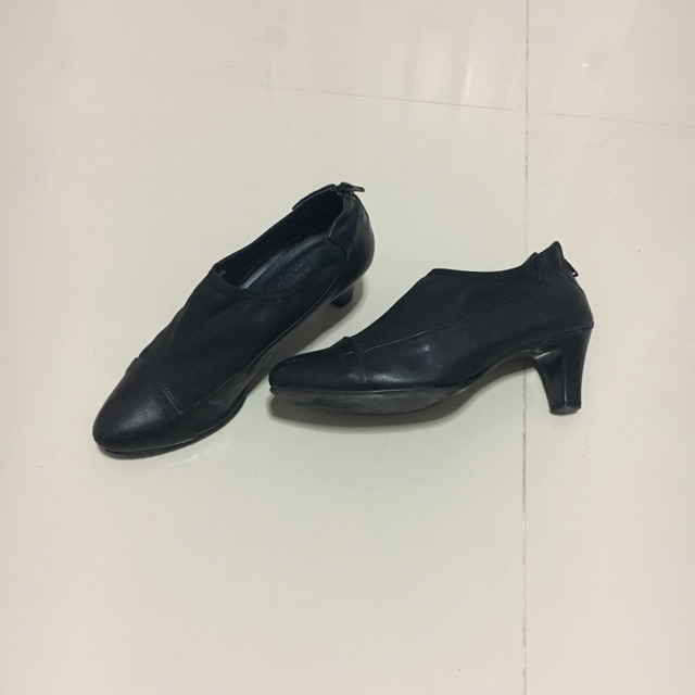 รองเท้าคัชชูสีดำไซส์38