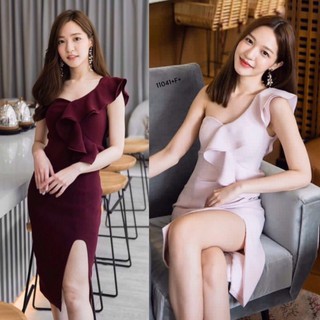 👗Pfashion [ส่งไว!!🚛] P11041 เดรสเกาะอกสายระบาย 1 สาย $22.99 $44.00 Casual V-neck Vented Neck Dress