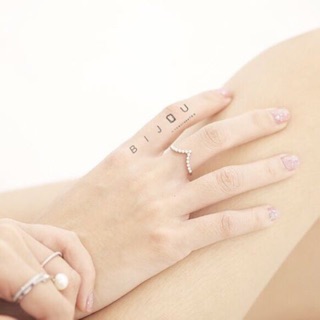 Bijou:  ^ little pearl ring