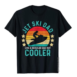 เสื้อยืดผ้าฝ้าย พิมพ์ลาย Jet Ski Dad Like A Regular Dad But Cooler สไตล์วินเทจ แฟชั่นสําหรับครอบครัวสามารถปรับแต่งได้