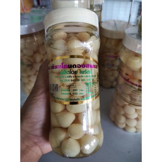 กระเทียมโทนดอง 3 รส (ไพรัตน์) ขวดกลาง เนื้อ 250 กรัม (150 บาท)