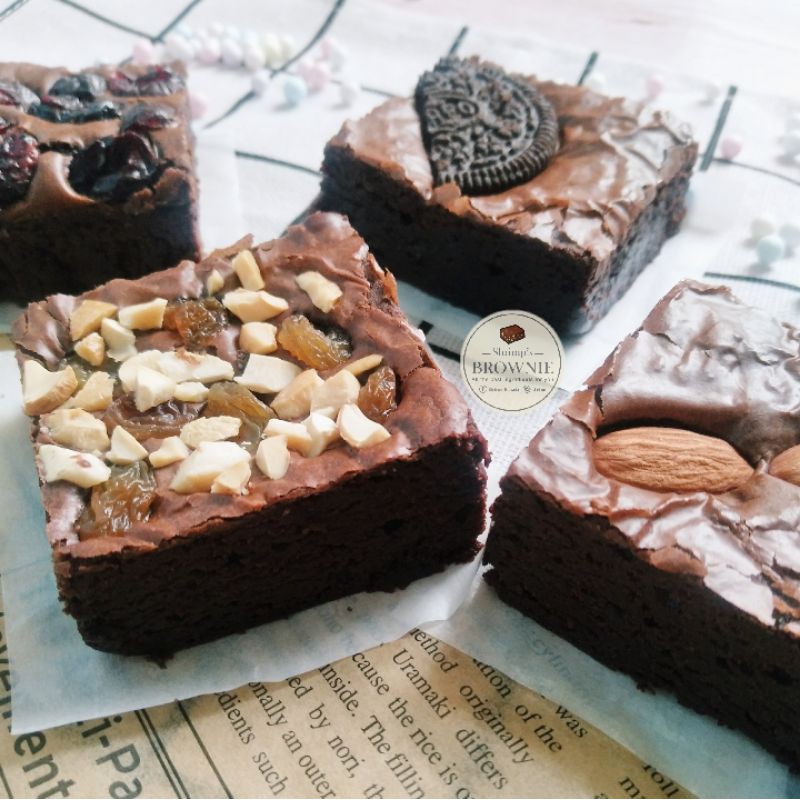 Fudge brownie + topping