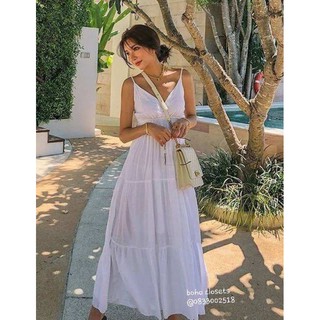 เดรสยาวสีขาว By boho closets งานตัดทรงคอวี เซ็กซี่สุด  sexy ผ้าฝ้ายเนื้อสัมผัสนุ่ม พริ้วสวยใส่สบาย สายปรับได้