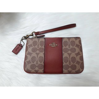 COACH SMALL WRISTLET IN COLORBLOCK SIGNATURE CANVAS (COACH F32445) คล้องมือ ไซค์ L มี 1 ซิป