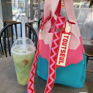สายรุ้งกระเป๋าถือขนสัตว์สีถักเสื้อกั๊กเหมือนกระเป๋าสะพายกระเป๋ารักแร้หญิง