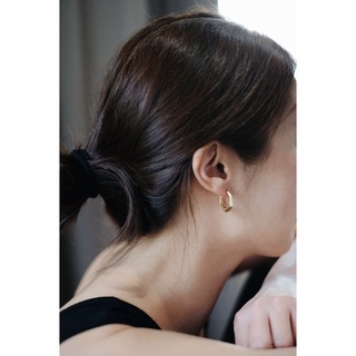 Twisted.gold Hoop earrings Gold matte ต่างหูห่วง สีทองด้าน ตัวก้านทำจากเงินแท้925 twg008