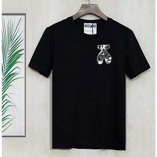 M0schin0 2022 เสื้อยืดคอกลมแขนสั้นปักลายหมีสําหรับผู้ชาย