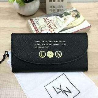 LYN Chelsea Long Wallet กระเป๋าสตางค์ทรงยาวรุ่นใหม่!! แบบ 3พับ วัสดุหนังลายsaffiano เปิดปิดด้วยกระดุมใช้งานง่าย