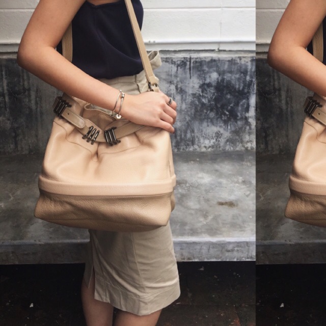 ISAWAN two-tone Issis gun metal in Sandy : beige