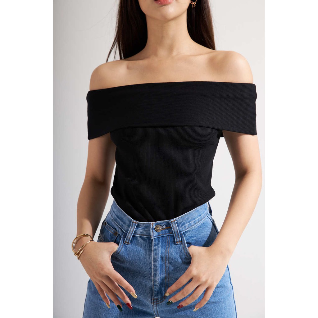 AHT010 Ahalf - Ribbed shoulder top เสื้อเปิดไหล่ผ้าร่องเนื้อดี