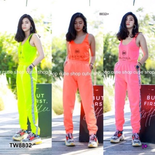 Set เสื้อสายเดี่ยว สกรีนโลโก้ สีสะท้อนแสง WS8832